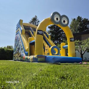 "Minions" täispuhutava batuudi rent